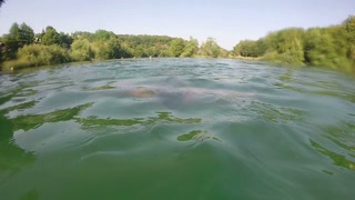 man-swimming-underwater-in-river_4vktj9k