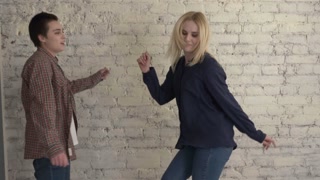 Young lesbians video