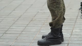 russia-tolyatti-may-9-2015-russian-female-soldier-in-a-blue-beret-with-a-gun-military-parade-on-victory-day_ejsxspdkl__S0011.jpg